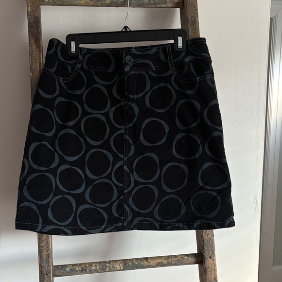 Black Circle Pattern Skirt - Picture 1 of 4